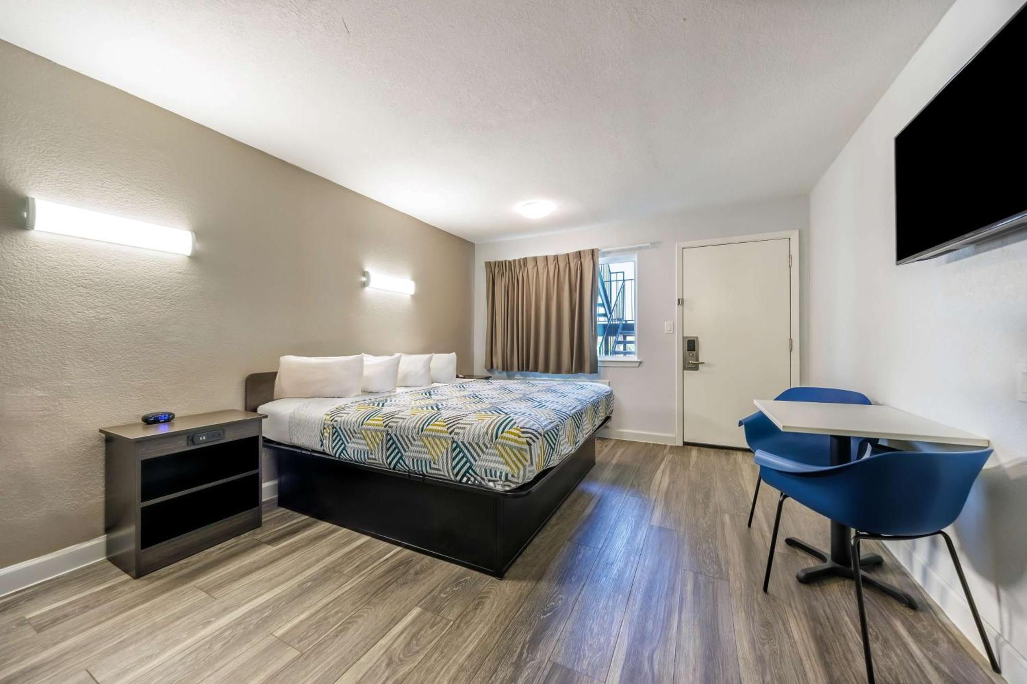 Studio 6 Fort Worth, Tx - Stockyards East Экстерьер фото