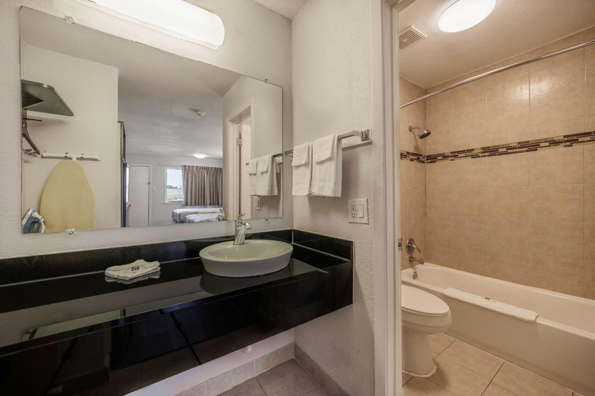 Studio 6 Fort Worth, Tx - Stockyards East Экстерьер фото