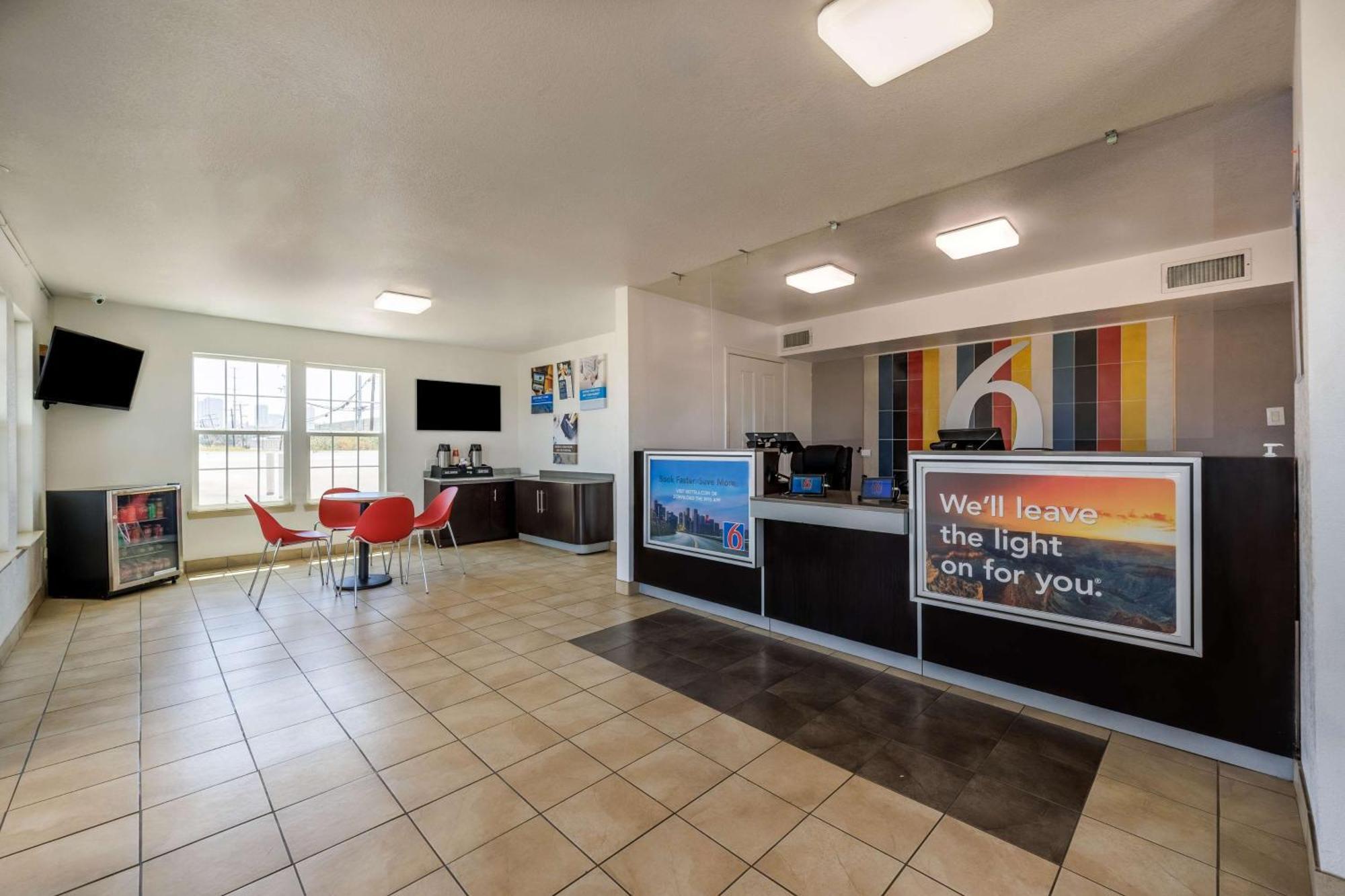 Studio 6 Fort Worth, Tx - Stockyards East Экстерьер фото